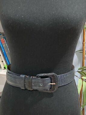 Doncaster Navy Blue Croc-Embossed Leather Belt with Leather Buckle (Small)